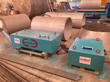 Magnet on strip, magnet on strip