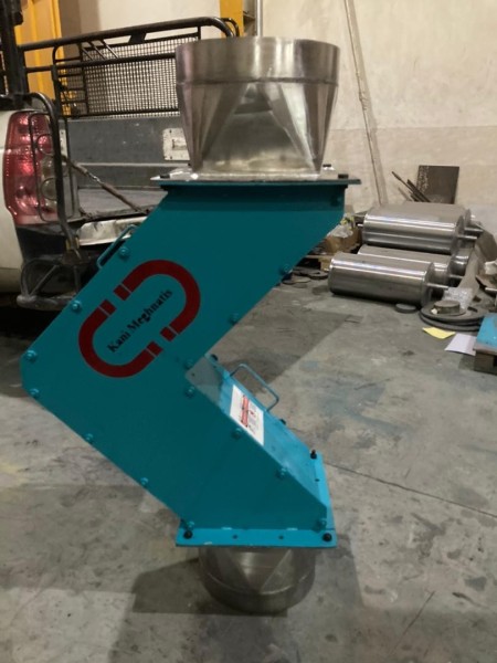 Magnet plate, magnetic plate, magnet plate