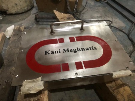 Magnet plate, magnetic plate, magnet plate