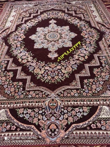 Production of velvet upholstery in Yazd for export