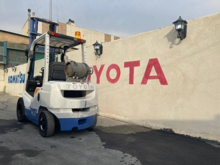 لیفتراک ۲.۵تن.برند تویوتا سری ۸اف مدل۲۰۱۵