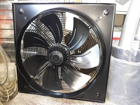 Axial industrial ventilator and domestic ventilator