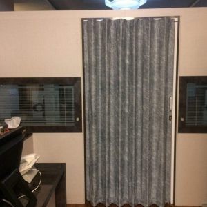 درب آکاردئونی چرمی