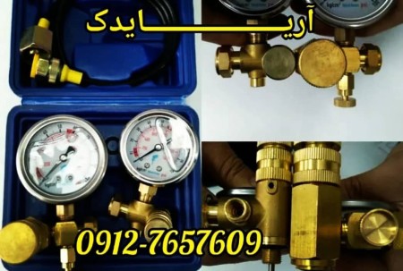 Manometer and gas charging kit for hydraulic hammer and picker