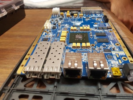 مونتاژ قطعات الکترونیک