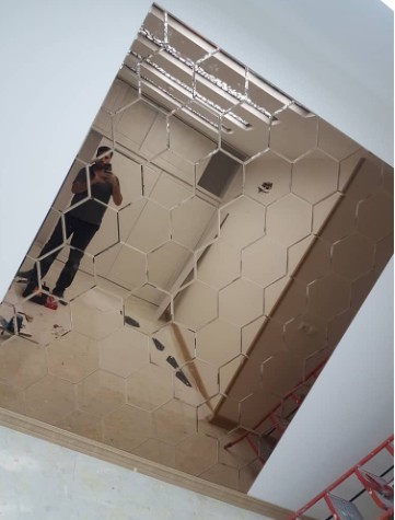 Decorative mirrors and lacquer glass in Isfahan