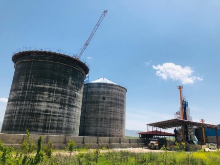 Metal grain silos for flour and livestock and poultry feed machines
