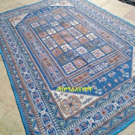 Production of gold-plated carpets for export carpet design