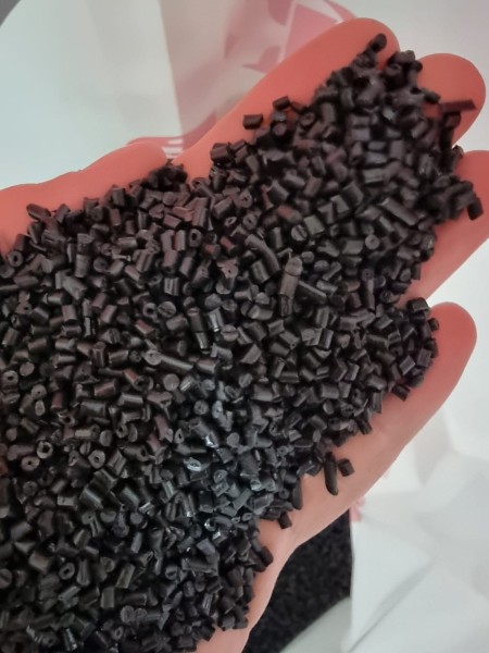 پلی استال بی رنگ و مشکی هوستافرم