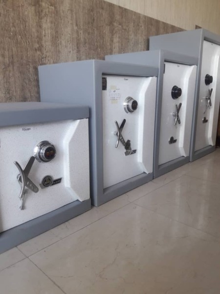 Selling all kinds of home safes in Isfahan