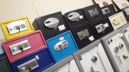 Selling all kinds of digital safes in Isfahan