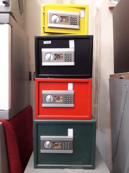 Selling all kinds of digital safes in Isfahan