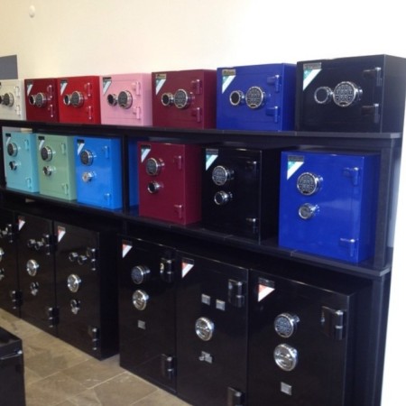 Selling all kinds of digital safes in Isfahan