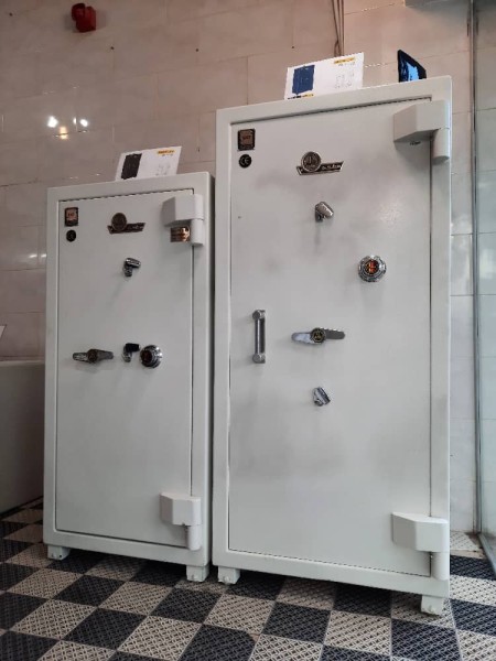 Selling all kinds of bank safes in Isfahan