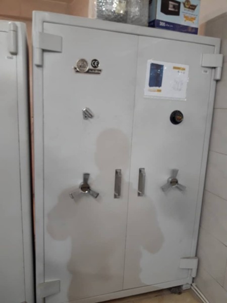 Selling all kinds of bank safes in Isfahan