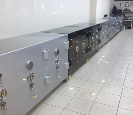 فروش انواع گاوصندوق نظامی و جااسلحه در اصفهان