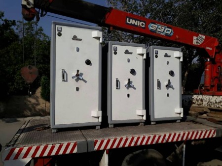 Selling all kinds of second-hand and used safes in Isfahan