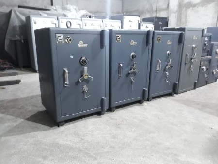 Selling all kinds of second-hand and used safes in Isfahan