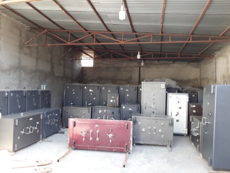 Selling all kinds of second-hand and used safes in Isfahan