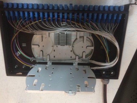 طراحی وتامین واجرای زیر ساخت دیتا سنتر