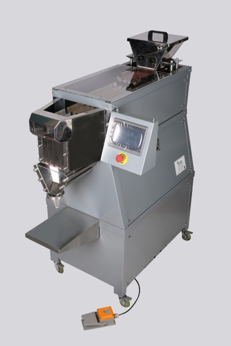 Counting packaging machine and pill counter