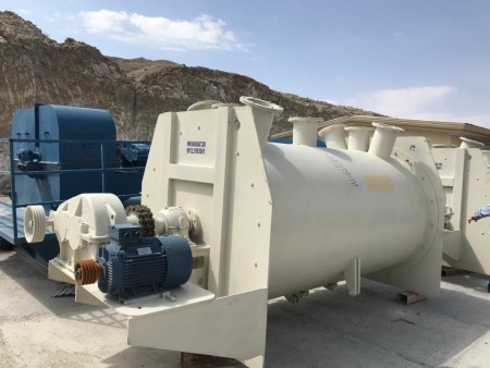 Mixers and industrial hydrators