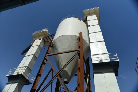 Mixers and industrial hydrators