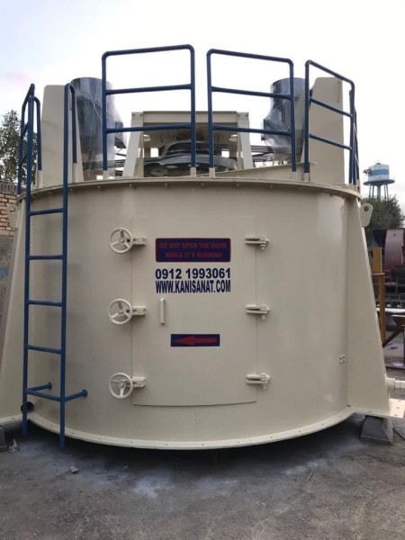 Mixers and industrial hydrators