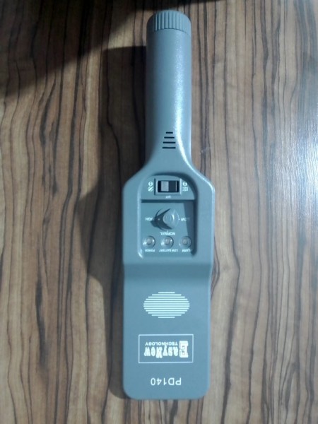 Body inspection racket with inductive charger PD140