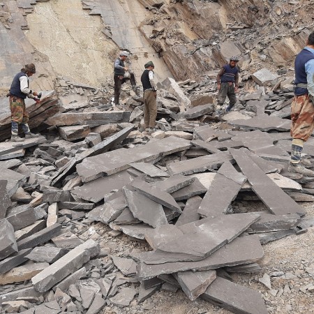 Migun black sheet stone