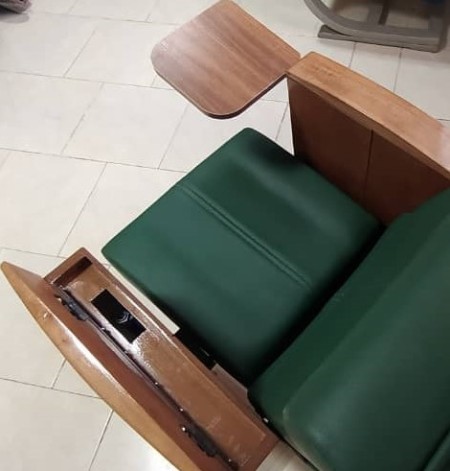 Educational chair with writing handle