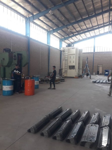 Pressing services of progressive molds in large dimensions