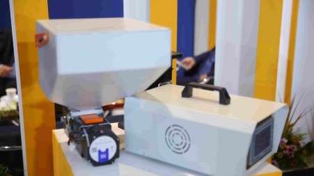 Dosing masterbatch mixer