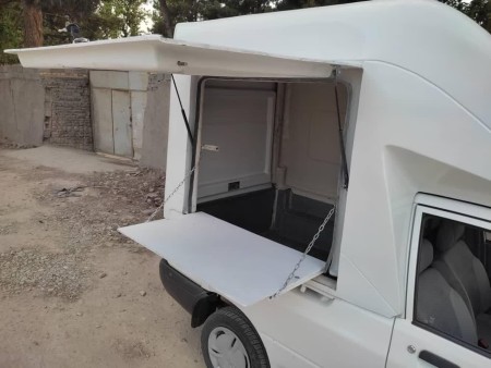 The cargo room of the cabin is fiberglass Pride with the roof of Erisan Mazda