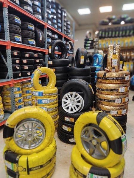 Selling all kinds of original foreign tires