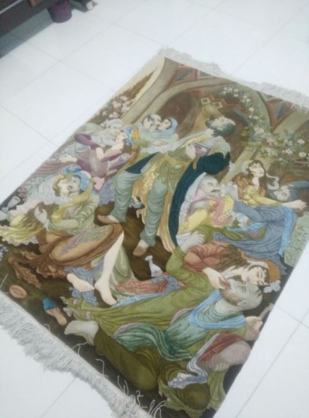 Selling hand-woven collection carpets