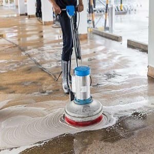 Acidic detergent with abundant foam to remove deposits in industries