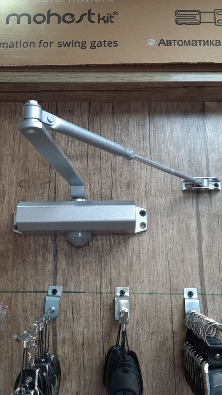 Aram band on the door of houses