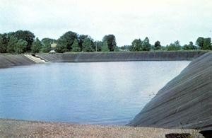 Construction of an agricultural pool with geomembrane sheets