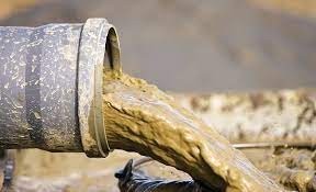 Geomembrane insulation of drilling mud pond