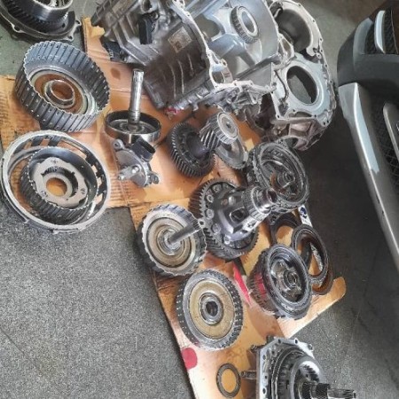 تعمیرات تخصصی با ضمانت انواع گیربکس اتومات،انواع ماشین های چینی،جک،ام وی ام،جیلی و…