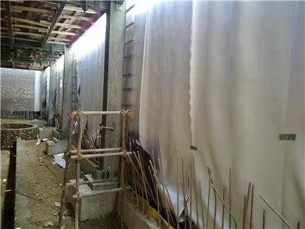 Geomembrane sheet for sealing the construction pit