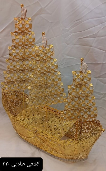 The production of the golden ship of the Emirati model