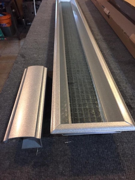 Elevator aluminum frame and handle