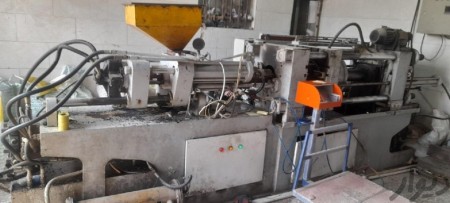 Sale of plastic injection machine 200 tons or 400 grams plc