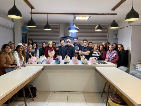 Teaching all kinds of desserts in the dessert class of Nations in Tehran