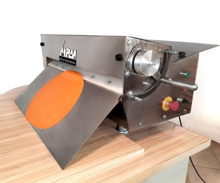 Fondant sheeter machine