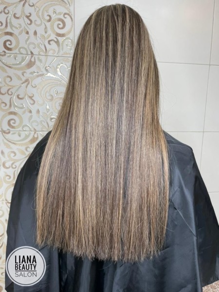 ارائه خدمات ناخن و مو