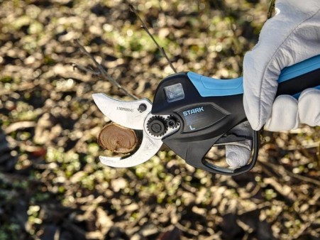 Cordless pruning shears made by Campaniola, Italy