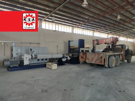 Installation and operation of an extruder for the production of woven bag yarn